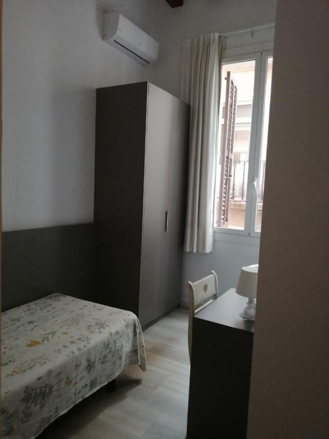Hostal Parellades Sitges Exterior photo
